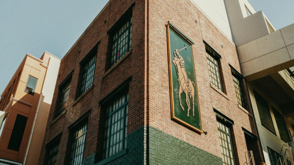 12. raz z rzędu Ralph Lauren przekroczył oczekiwania Wall Street dotyczące kwartalnych wyników. Tym razem motorem napędowym okazał się stale napędzany przez zamożniejszych amerykańskich klientów popyt.