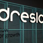 Logo butiku cyrkularnego Dreslow, który otworzył się w warszawskim centrum handlowym Westfield Arkadia.